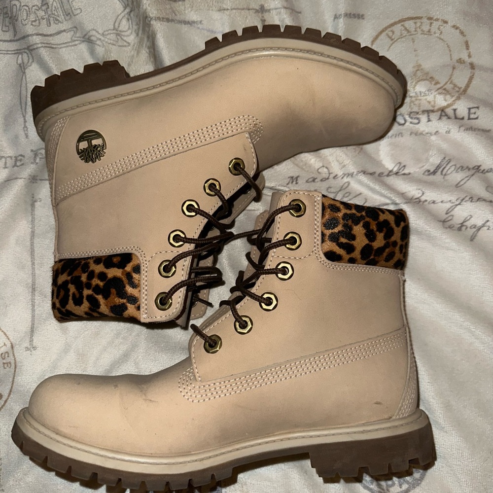 sold out online. Paid $170 asking for $130 I only wore these twice!